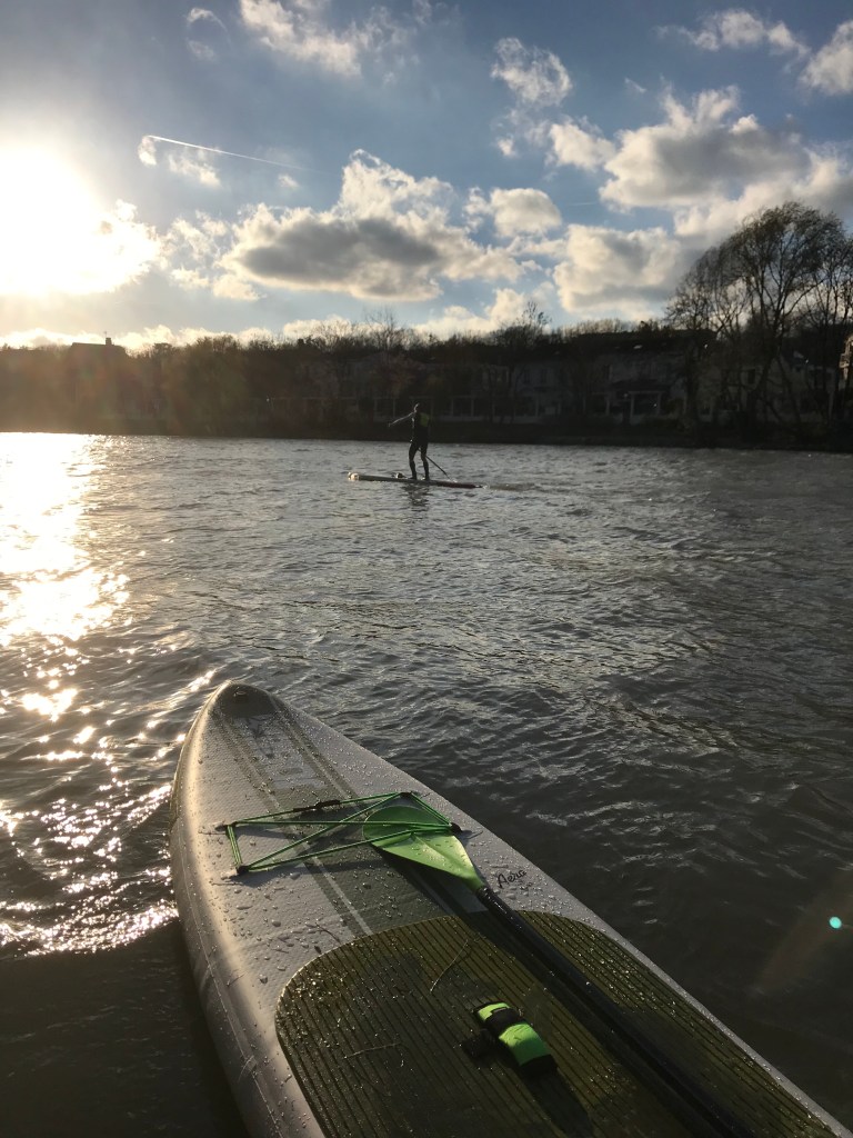 Sur la Marne, à Joinville-le-Pont, vous croiserez sans aucun doute d'autres paddles. 