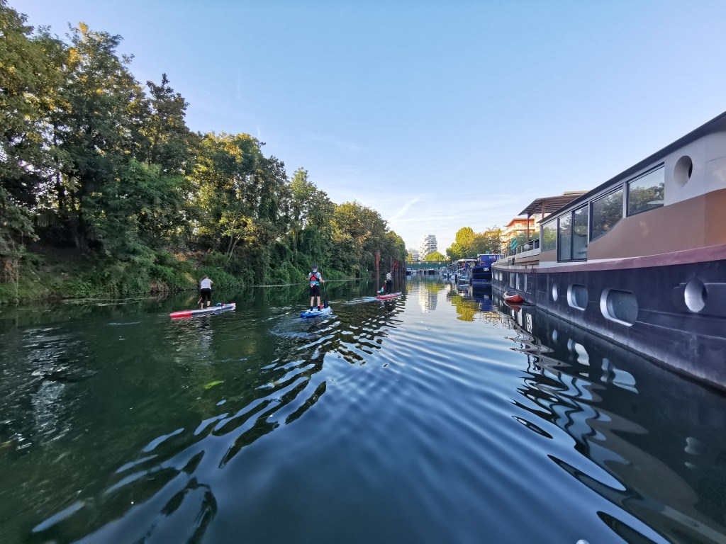 En paddle sur la Seine à Issy-les-Moulineaux, le long de l'île Saint-Germain