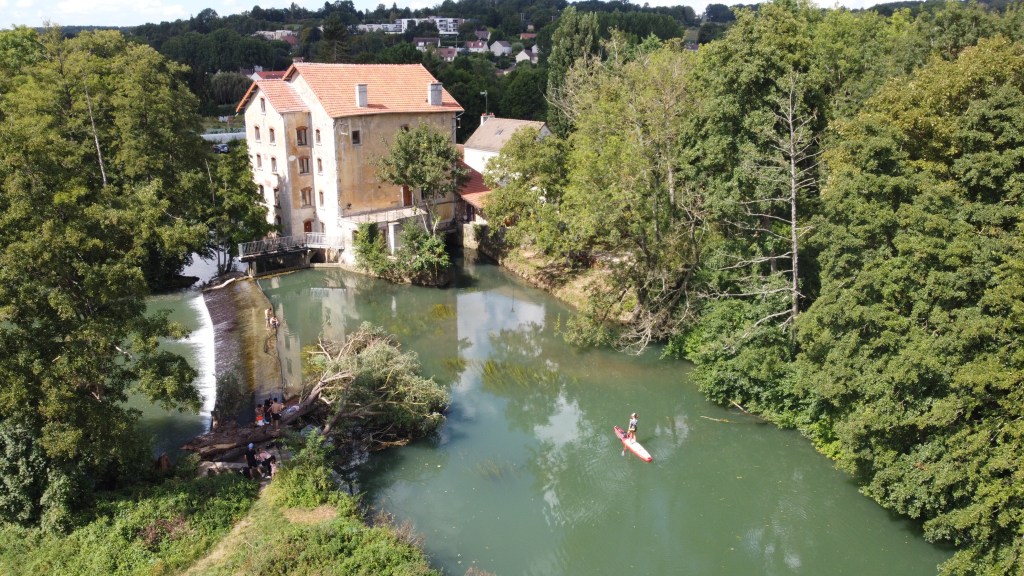 Un moulin à l'entrée de Crécy-la-Chapelle.