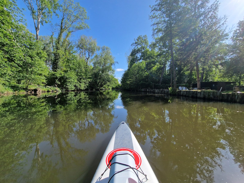 La première ligne droite du parcours, juste après la mise à l'eau. 