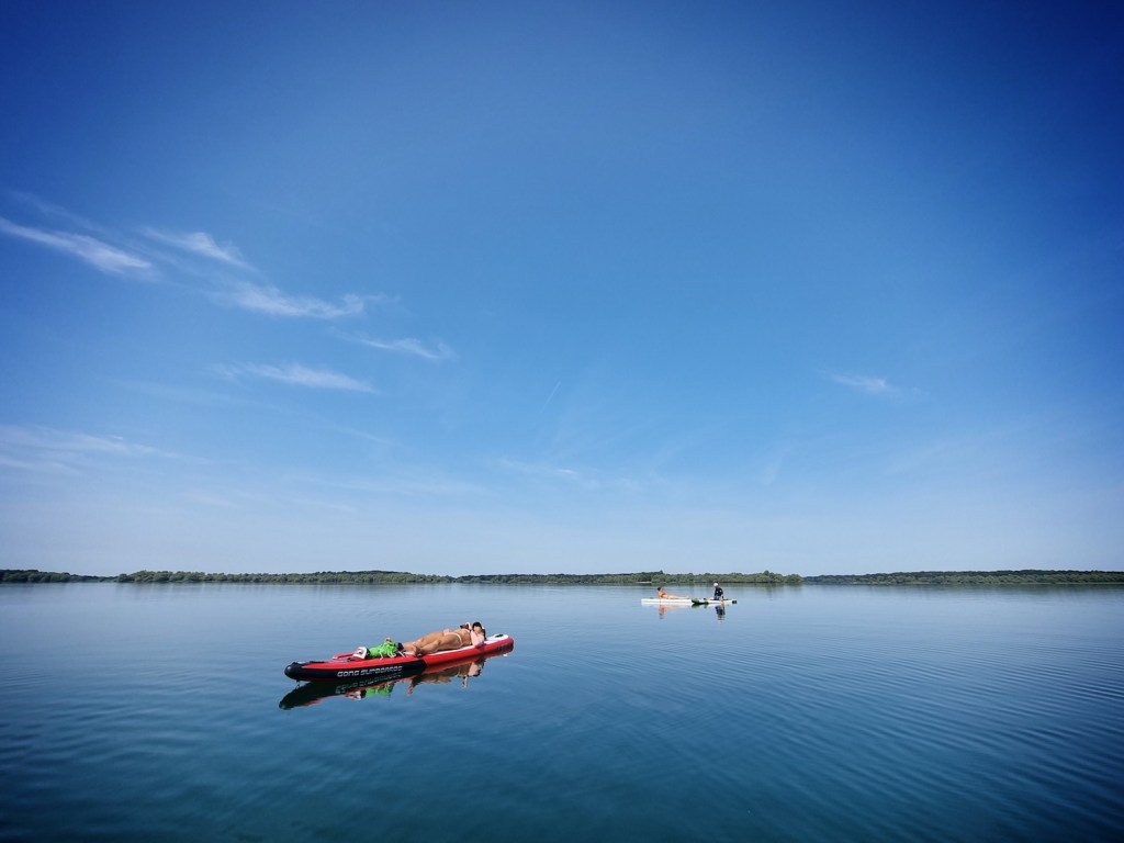 Paddle sur le lac de la forêt d'Orient, près de Troyes