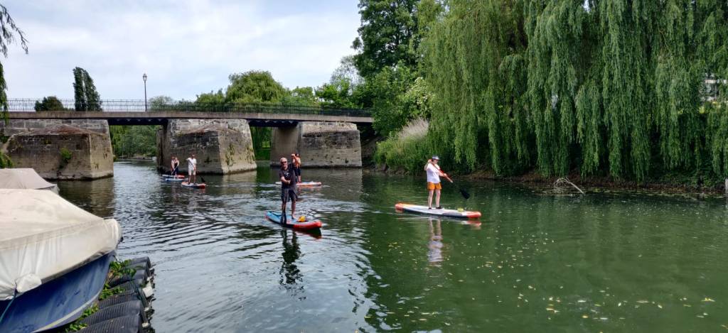 Le club de paddle des Ragondins est basé à Villennes-sur-Seine (Yvelines), près de Poissy, à l'ouest de Paris
