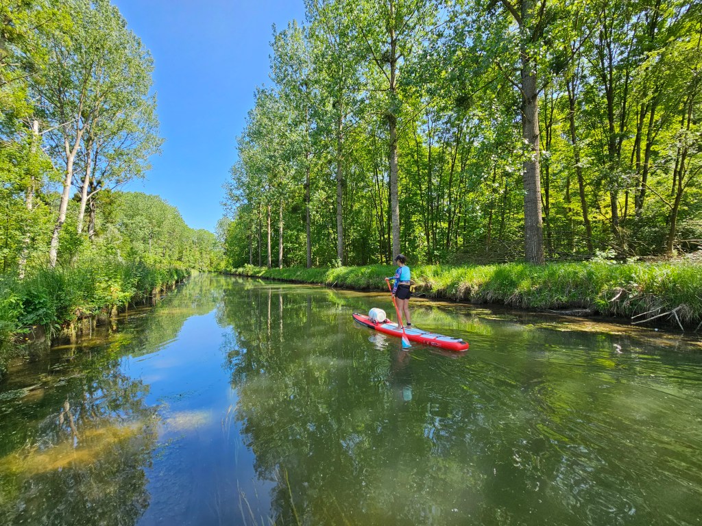 Sur le canal de l'Ourcq, à la sortie de Mareuil-sur-Ourcq.